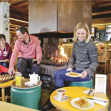 Exhilarating Les Du Prariand Sleeps 2 * Megeve
